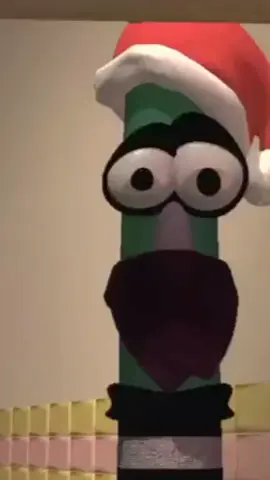 This totally normal bank visitor definitely doesn’t know anything about that jewelry heist… right? #VeggieTales