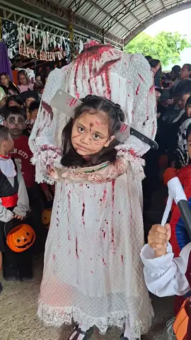 Happy Halloween!! Best Costume ang Baby namin hahahah DIY white lady na pugot pa.. Ganap na ganap din ang atake wag kako ngingiti abay ginalingan naman may patagilid pa ng ulo hahaha!Iloveyou Nak.. #nohead #bestincostume #halloweenparty #DIY #trickortreat