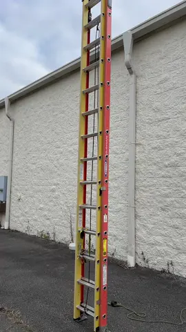 What da ladder doin. #ladderstand #hvac #hvactechnician 