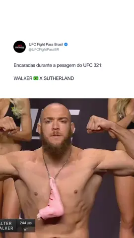 Encarada de Valter Walker durante a pesagem do #UFC321! 🔥 🗓️ Amanhã, assista o UC 321 ao vivo no UFC Fight Pass, a partir das 11h. Assine agora pelo link na bio! #ufcfightpassbr #ufcbr