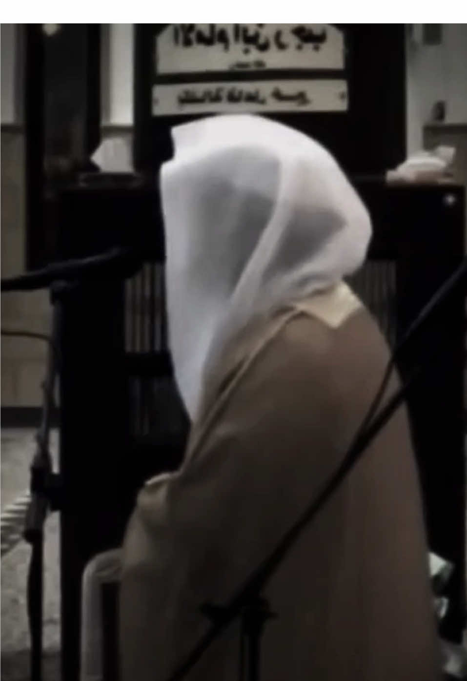 {المُلكُ يَومَئِذٍ الحَقُّ لِلرَّحمنِ وَكانَ يَومًا عَلَى الكافِرينَ عَسيرًا }. #ياسر_الدوسري #تلاوة_خاشعة #قران #quran 