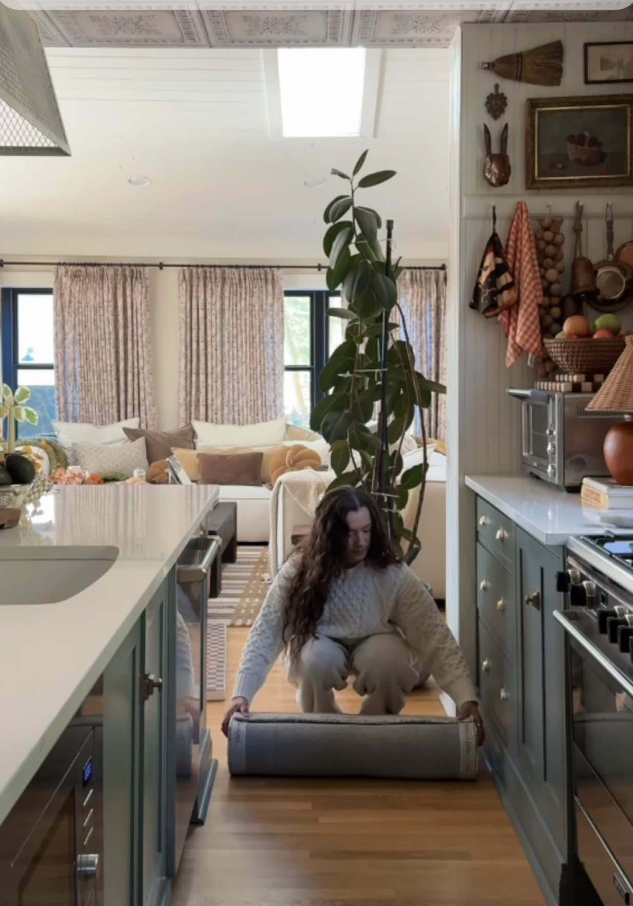 #WayfairPartner ✨Kitchen Refresh✨ I styled this room with Wayfair finds during their big sale, featuring the perfect runner and details that make the kitchen feel complete. If you’re refreshing your home, now’s the time to shop! So many beautiful pieces are marked down up to 80% off! #WayfairFinds @Wayfair #homedecor #WayfairWayDay 