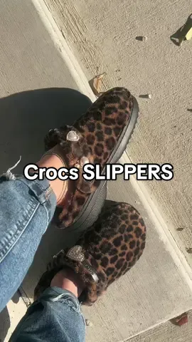 Back in stock #tiktokshopblackfriday #crocs #crocsslippers #leopardslippers #croctober 