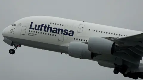 A @Lufthansa Airbus A380 taking off from JFK  #avgeek #aviation #planespotting #a380 #lufthansa 