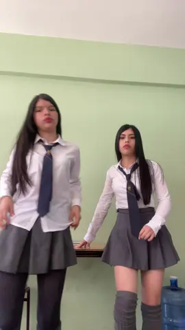 Ellas juran 💜 #chile #liceo #foryou #fypp #amigas 