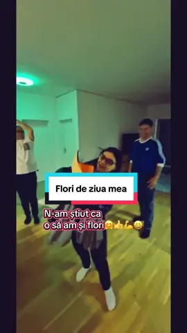 La odihnă surpriză#odihna #surpriz  @Veronica-fata bună🤗  @Veronica-fata bună🤗  @Veronica-fata bună🤗 #flori 