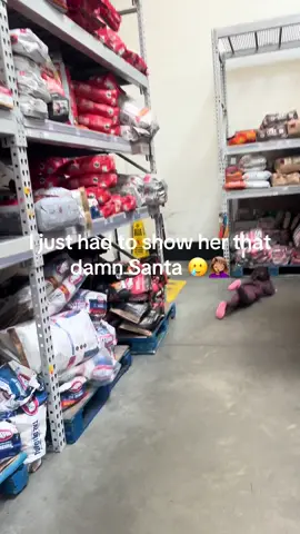 Count your days @Walmart #toddlersoftiktok #fails #MomsofTikTok For licensing or usage, contact licensing@viralhog.com