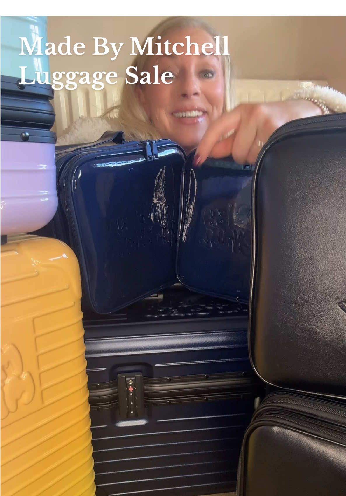 Biggest Sale. While stocks last! #madebymitchell #luggage #travelcase #cases #dealdrops  @🇬🇧MADEBYMITCHELL🇬🇧 