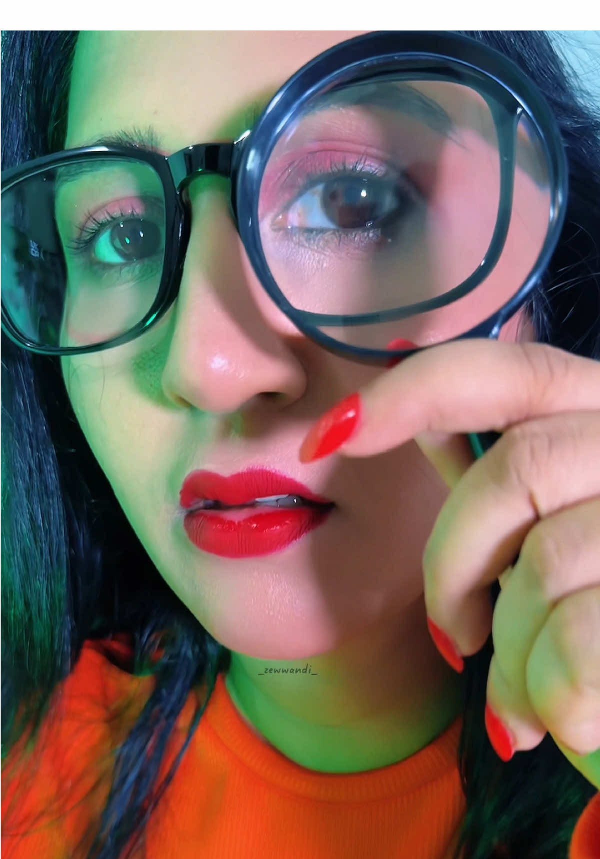 defrosting for spooky szn with a little velma!! 🔎 🧡 ❄️ #scoobydoo #cosplay #halloween #halloweeninspo #velmadinkley