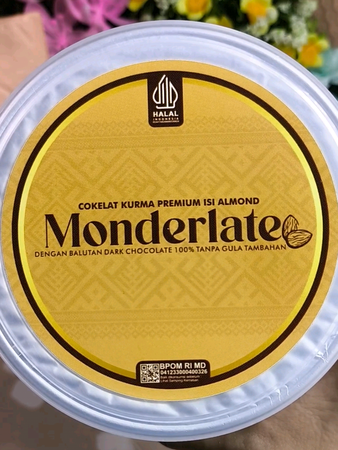 Monderlate Coklat Kurma Premium isi Kacang Almond Panggang.  #monderlate #coklatkurma #coklatalmond #sipalingaffiliate #dhndryda 