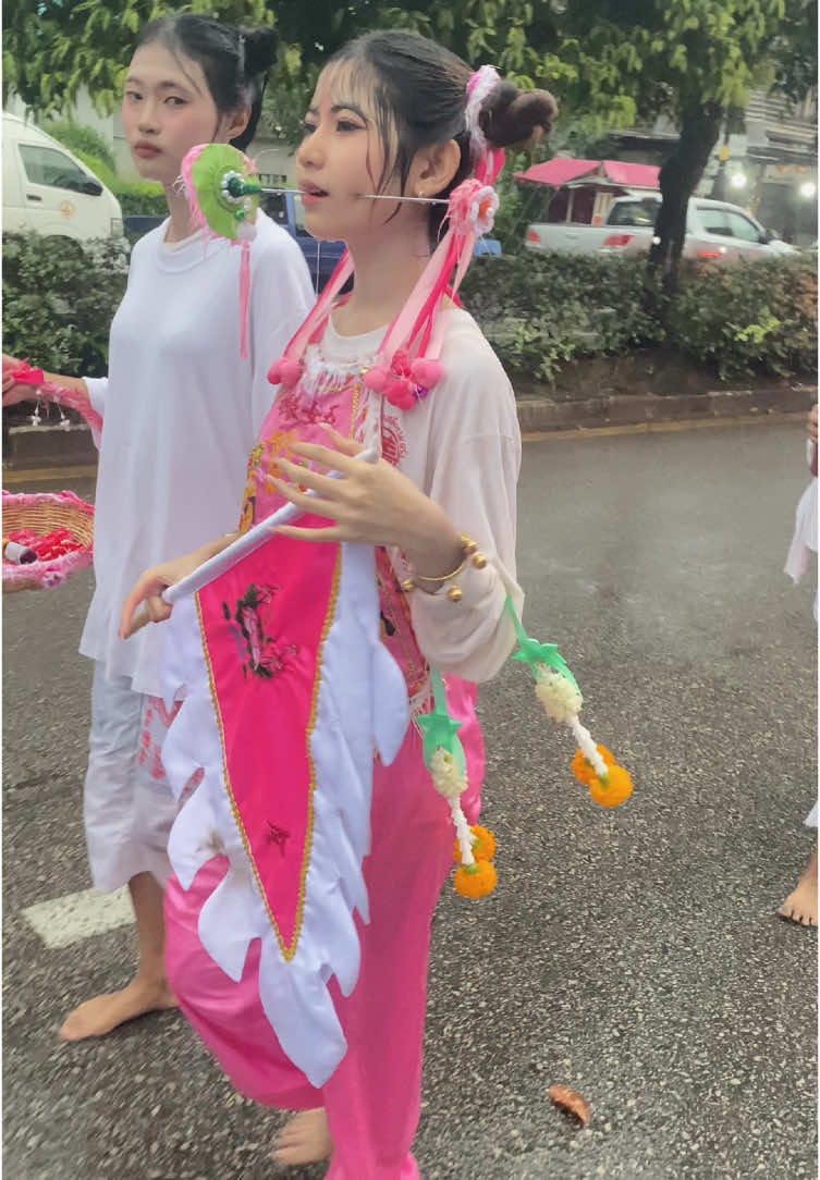 ออกโปรดสาธุชน ปีแรกของหยกเปียกเลย😂🪷🤍🥰#กินเจ68 #ศาลเจ้าพ่อหมื่นราม #ฟีดดดシ #หยกลื้อ #fypシ゚viral #ploy #ตรัง 