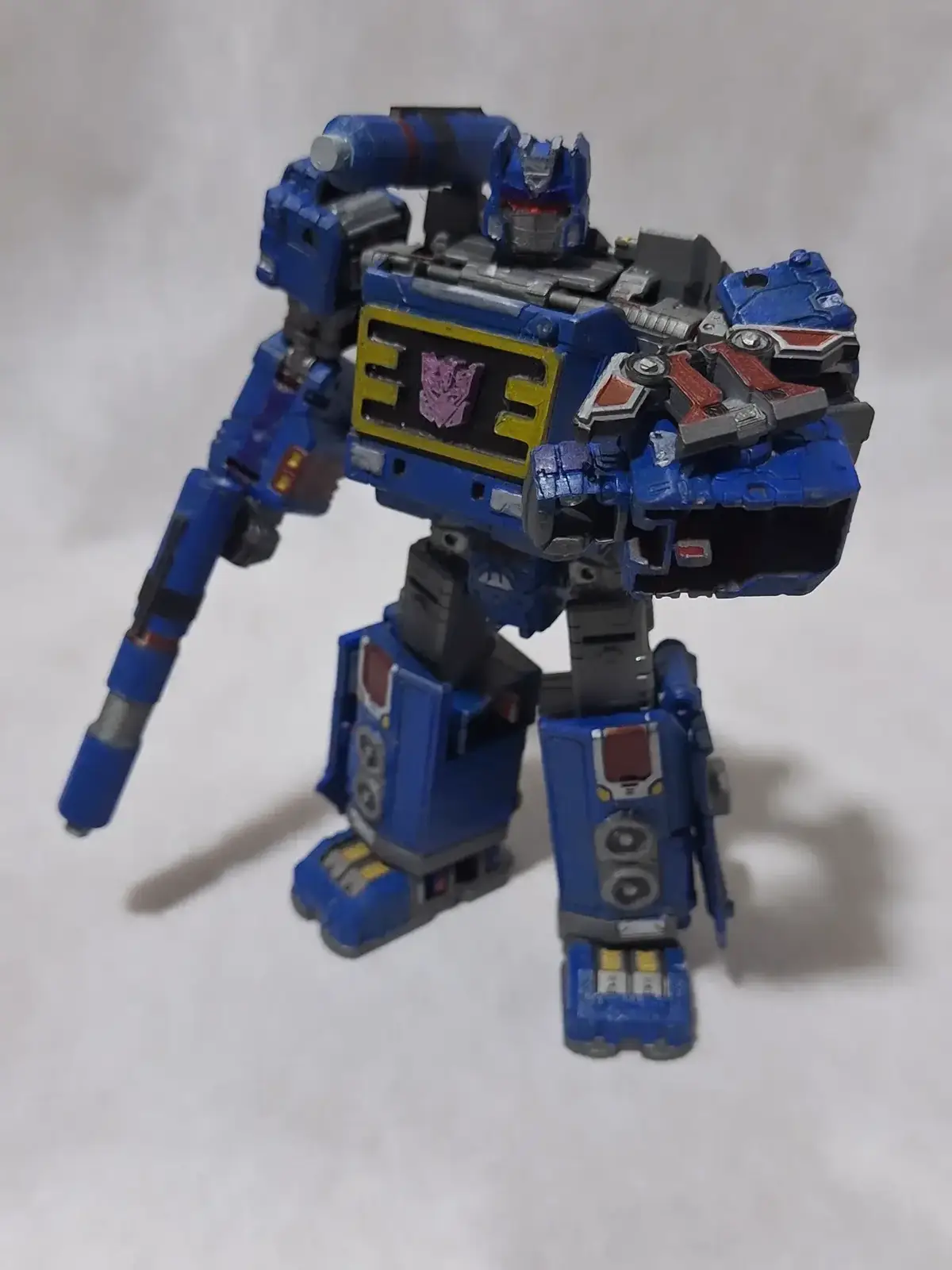 custom soundwave, base is ironhide siege, laserbeak is my 3d mold in cults3d. Custom soundwave, a base é o ironhide siege, o laserbeak é um model em 3d meu do meu cults3d #soundwave #transformers #smfcustoms #customtransformers #cults3d 