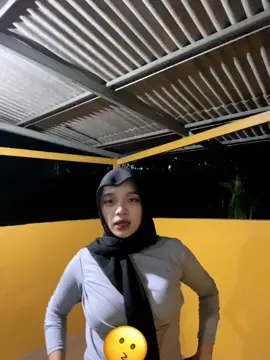 maaf kepencet emot😢😢