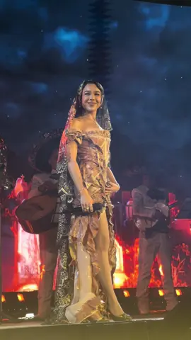 DANNA EN #GALAVOGUE  #voguemexico #danna #llorona 