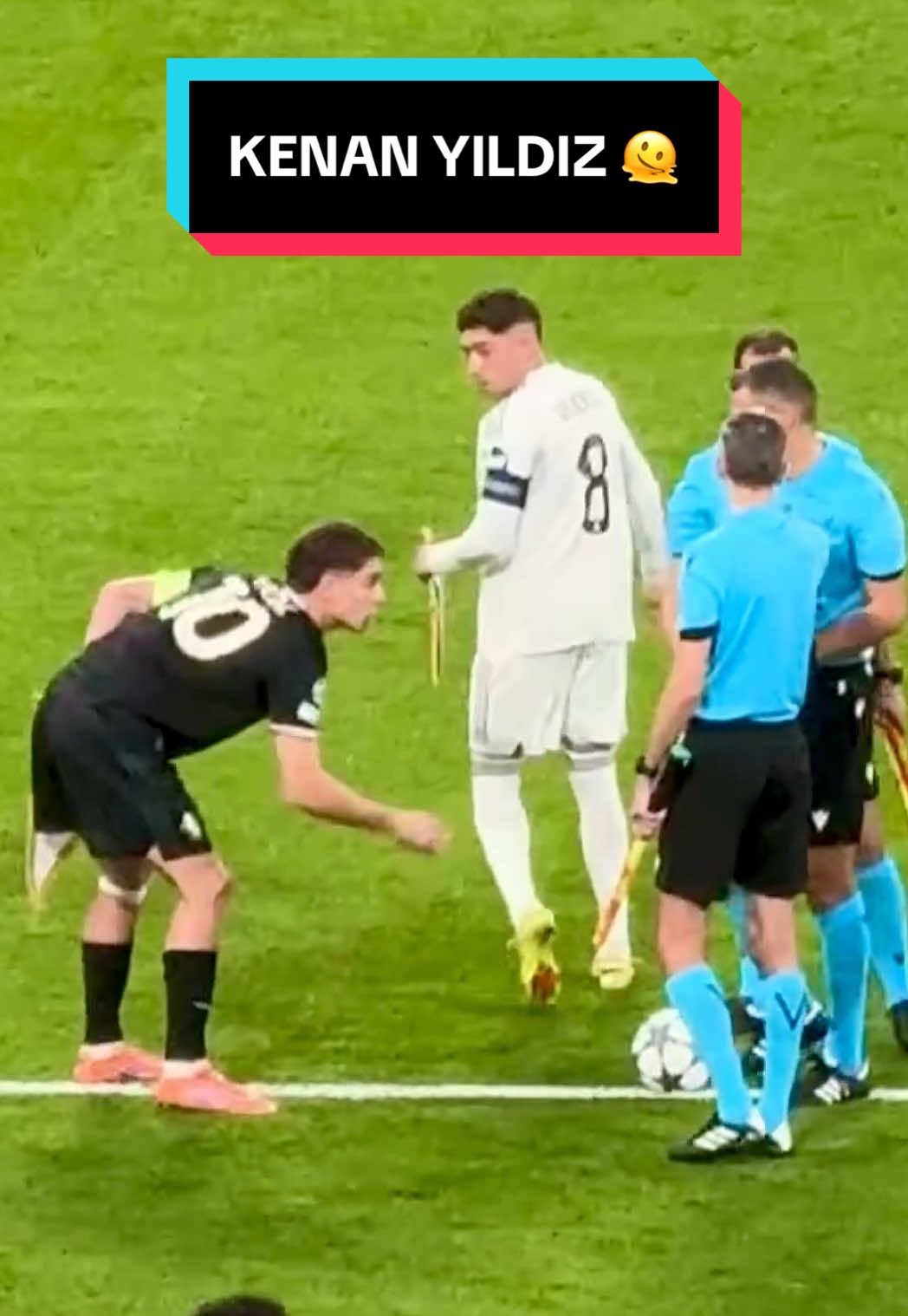 Kenan Yıldız's style: Kneeling to drink water, praying before the match  Juventus's successful 20-year-old captain Kenan Yıldız kneels to drink water during matches. Kenan Yıldız most recently drank water in a similar manner before the Champions League match between Real Madrid and Juventus. Kenan Yıldız then prayed before starting the match. Wearing the number 10 jersey, Kenan Yıldız is seen as the heir to Juventus legend Del Piero. #kenanyıldız #juventus #kenanyildiz #football #sports 