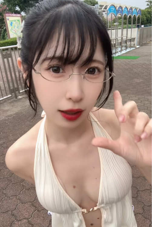 寒くなってきたから涼しそうな深海を🧊 #おすすめ #眼鏡っ娘 #プール #水着 #撮影会 