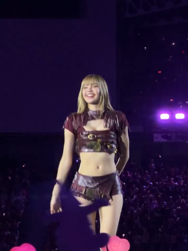 lisa thật sự đang rất hạnh phúc #DEADLINE_IN_BANGKOK #viralvideo #concert #blackpinkworldtour2025 #lisa