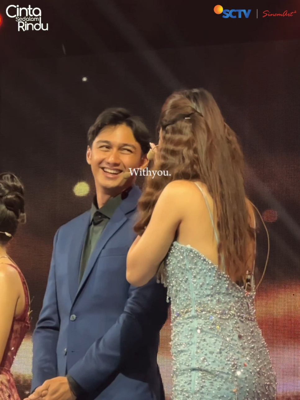 AAAAA 😭😭😭 the chemistry, the vibe, the everything!!! POV “Cinta Sedalam Rindu” di panggung #SCTVAwards2025 bikin penonton meleleh nggak sih 😭💘 Mereka berdua tuh bener-bener main character energy banget! #SCTV #CintaSedalamRindu #SCTVAwards2025 #CoupleGoals