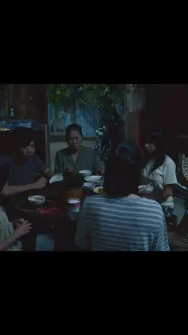 Sống trong gia đình không hạnh phúc, cứ tới giờ ăn cơm là ba mẹ cãi nhau 🥲 #cuocchienhaluu #vieon #lephuong #thaihoa #trinhthao 