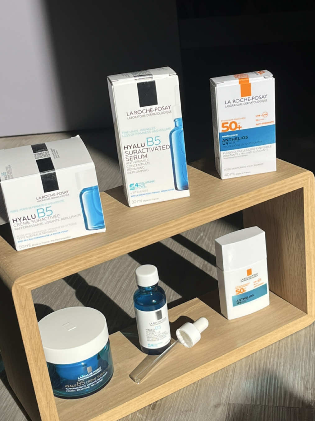 Unboxing time 💙 J’ai reçu la gamme Hyalu B5 de @La Roche-Posay 😍 ✨ Avec la nouvelle crème Anthelios UvAir SPF50+, le sérum visage Hyalu B5 Suractive et la crème visage Hyalu B5 Suractive 💧 Hâte de tester cette routine hydratante et protectrice 🔥 #maroutinesuractive #hyalub5suractive #uvair #skincare #collaborationcommerciale  