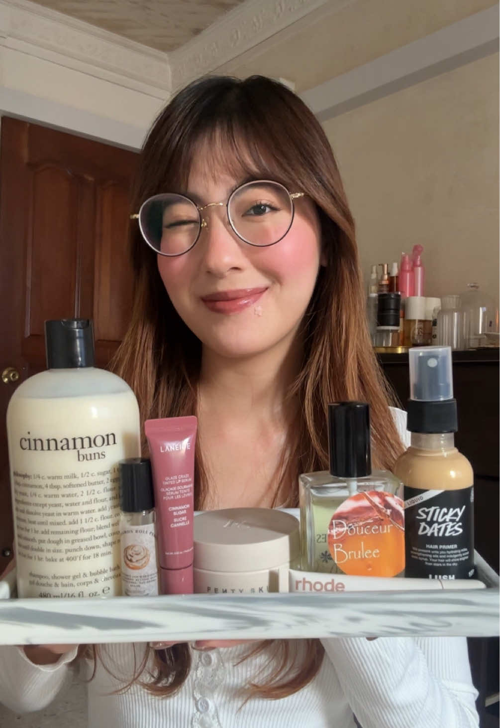 Smell like a cinnamon bun for fall 🍂🍮🥨  -Philosophy: Cinnamon buns body wash -Fenty Skin: Warm cinnamon butta drop body butter -Victorias Secret: Cinnadrizzle -Moonlightandsage: Sweet cinnamon roll perfume roller -Kyse Perfumes: Douceur Brulee -Lush: Sticky dates hair primer -Rhode: Cinnamon roll tinted lipbalm -Laneige: Cinnamon sugar donut lip glaze #cinnamonroll #perfumes #gourmand #lush #fallaesthetic 