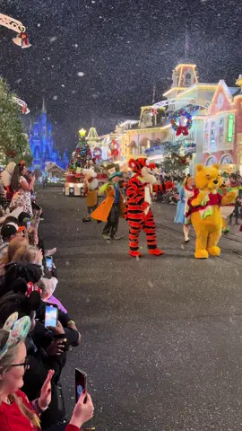 Officially almost MVMCP who else is excited?! #disneyworld #magickingdom #christmas #mvmcp #disney 