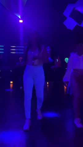 @tophitsblumenau  @juceliodotop @Lene Andrade @Eliane #flasback #littlesteps #passinho #alemanha #polonia 