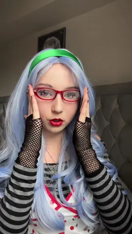 AAAAA i didnt wanna make the middle part super freaky or something so this is the best i got 🥀 #makeup #makeuptransition #monsterhigh #ghoulia #ghouliayelps 