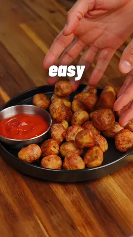 Low Calorie Crispy Potato Snack! 🔥🥔🍟 #EasyRecipes #lowcalorie #lowcalorierecipes #gymfood #lowingredient  ONLY 375 calories for the WHOLE plate! 😋 Checkout my High Protein Cookbook with 180+ recipes & calorie tracking barcodes! (Link in bio)📕👨🏽‍🍳 Calories & Macros 📊 Whole plate: 375 calories  8g P | 81g C | 2g F Other ingredients - 400g raw potato (dice and rinse under water) - 15g cornstarch / potato starch - 1/2 tsp garlic powder - 1/2 tsp smoked paprika - 1/2 tsp pepper - 1/2 tsp parsley - 1/2 tsp salt - Cooking spray  🔥 Airfry 12-15 minutes | 200C Checkout my High Protein Cookbook with 180+ recipes & calorie tracking barcodes! (Link in bio)📕👨🏽‍🍳 