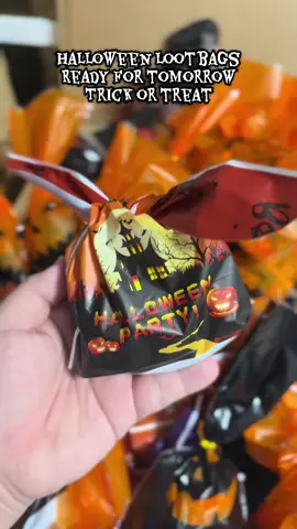 Ready for tomorrow trick or treat. Mas presentable pag naka halloween lootbags kayo 🎃 #halloweenlootbags #halloween #halloweenishere #halloweencandy 