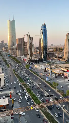 دارٍ لها بالقلب عشق وتكاليف ياعلّ عينٍ ماهوتها كفيـفه حنا ورثنا الملك عظم وغضاريف لا ماورثنا الملك تاج وقطيفه 🇸🇦📸#أبوسيلا #fyp #تصويري📷 #foryou #f 
