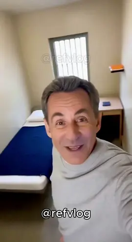 Sarkozy nous présente sa cellule depuis la prison 😂 #sarkozy #prison #france #actualité #humour 