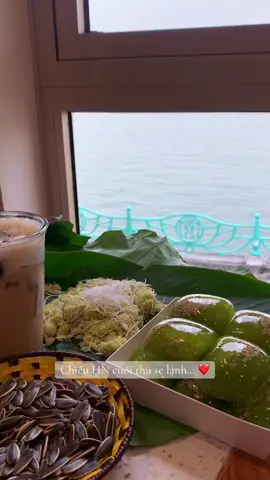 Thu cuối…. #thuhanoi #hotay #laika #muathuhanoi #cafe 