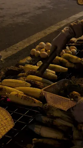 Cập nhật tình hình thị trường Ngô 15k / bắp , Khoai 20k/ củ , Trứng nướng 9k/ quả khi bước vào mùa thu Hà Nội 😂😂 ăn bn tính bấy nhiêu #xuhuong #thuhanoi #hanoi 