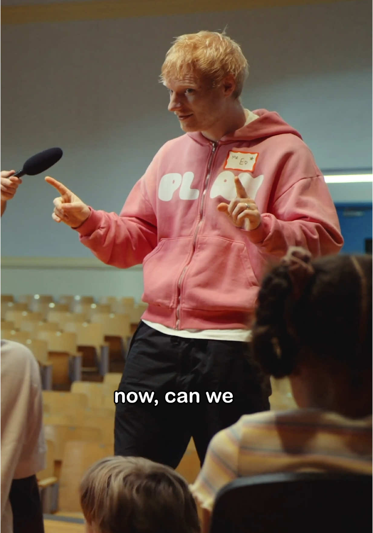 Hi! What’s going on here?! #CelebritySubstitute  #edsheeran #taylorswift #style #looper #kids #music 