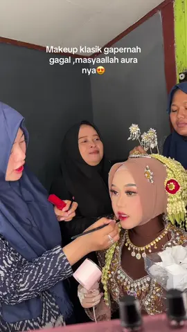 Masyaallah menyalaaa mantenku 🤩🤩 #muapatihits #dinaputrimakeupartist #makeupwedding #inspirasipernikahan #PernikahanImpian