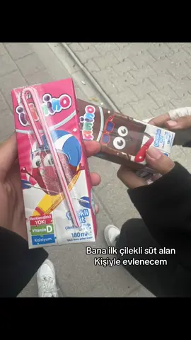 Ya bi çilekli süt alsana zahmet olmazsa kral 