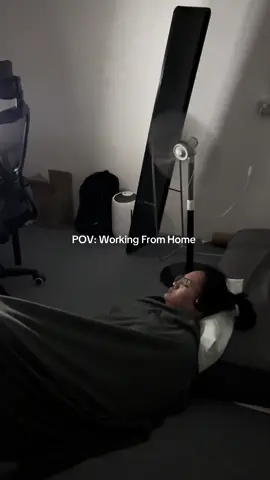 Na para bang binayaran sha para mag sleep, IT support yan?🤣 #wfh #gettingpaidwhilesleeping #ITSupport