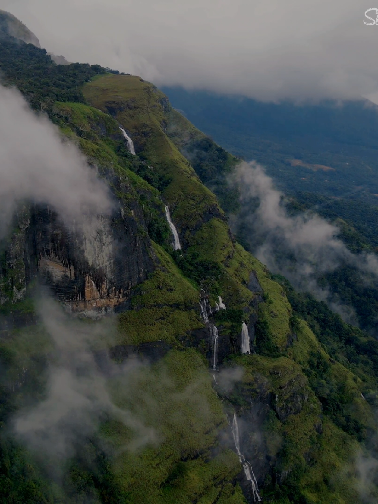 අම්මෝ  එතන ලස්සන 🥺🍃  #trip_stories_with_danu #ceylon #trending #viral #gerandiella 