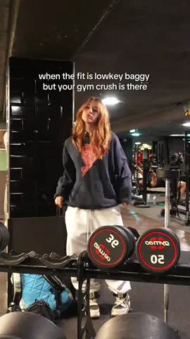 he musttt be crushing😼😼😼#GymTok #gymcouple #fyp #gymcrush #gymgirl 