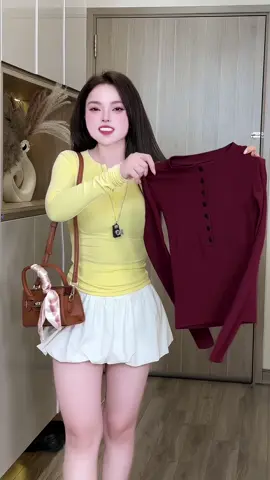 Áo thun phối hàng cúc dáng ôm tôn dáng . Áo này diện vừa chất vừa sang nữa😉     #aothunnu  #aothunxinh  #aothun #aothundaitay