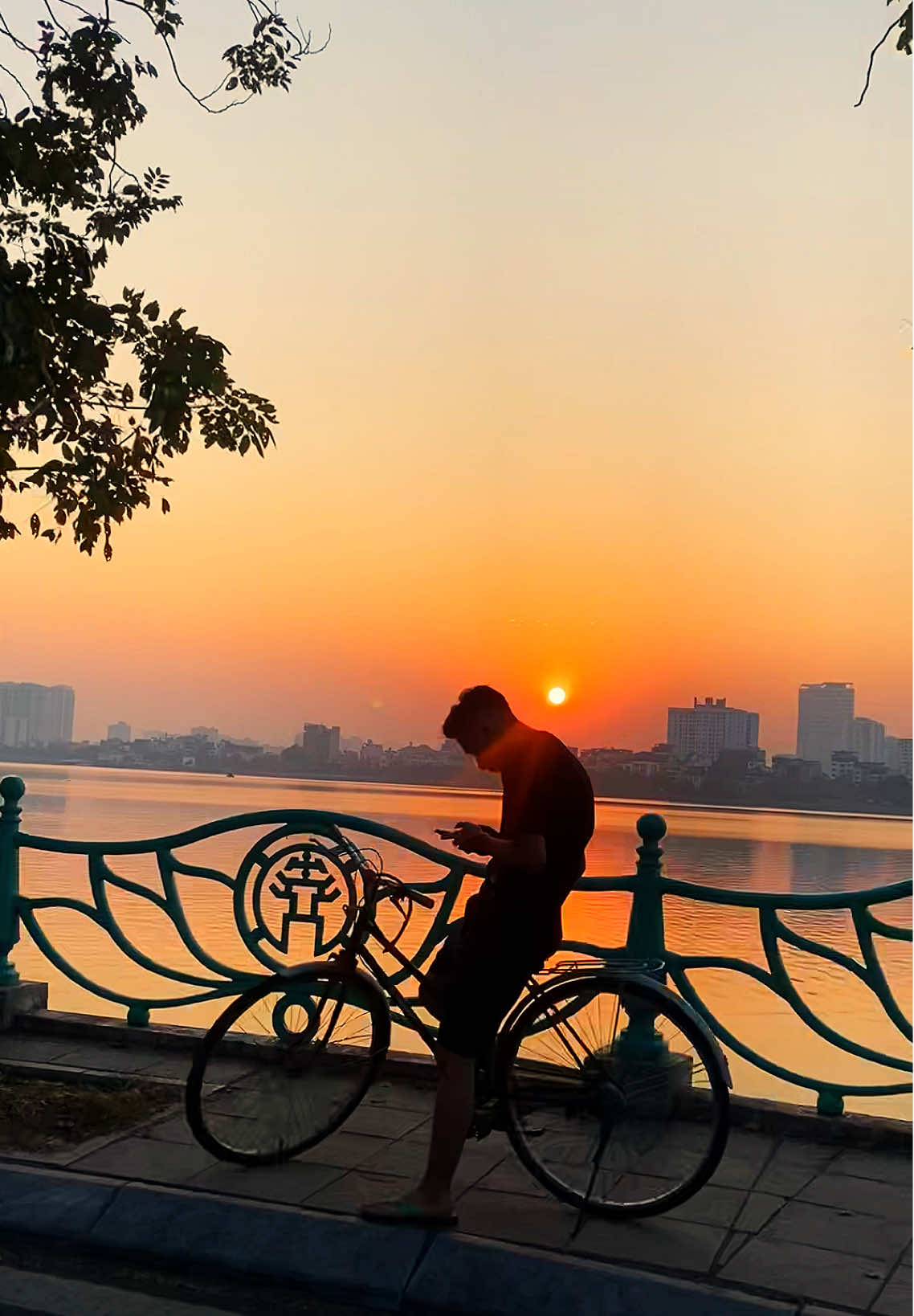 “Dù có bên nhau hay không thì cả đời này anh sẽ cho em vị trí mà em không phải tranh giành với ai.” #hoanghon #sunset #tamtrang #hotay #xh 