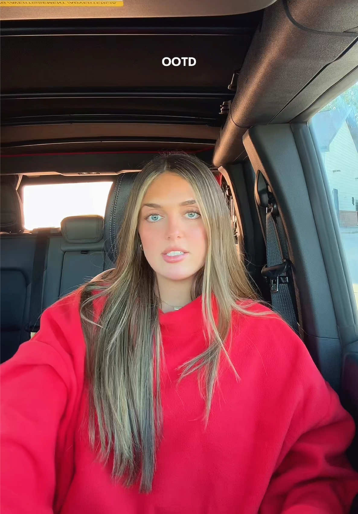 linked in my LTK🤍  top: old navy (3x) leggings: lululemon shoes: nike (linked) #OOTD #outfit #fashiontrends #mockneck #falloutfits 