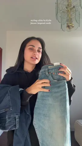 Styling a #khy inspired outfit!! Wardrobe staples , a black cropped puffer and a good pair of jeans #stylingoutfits #basicoutfit #wardrobeessential #croppedpuffer 