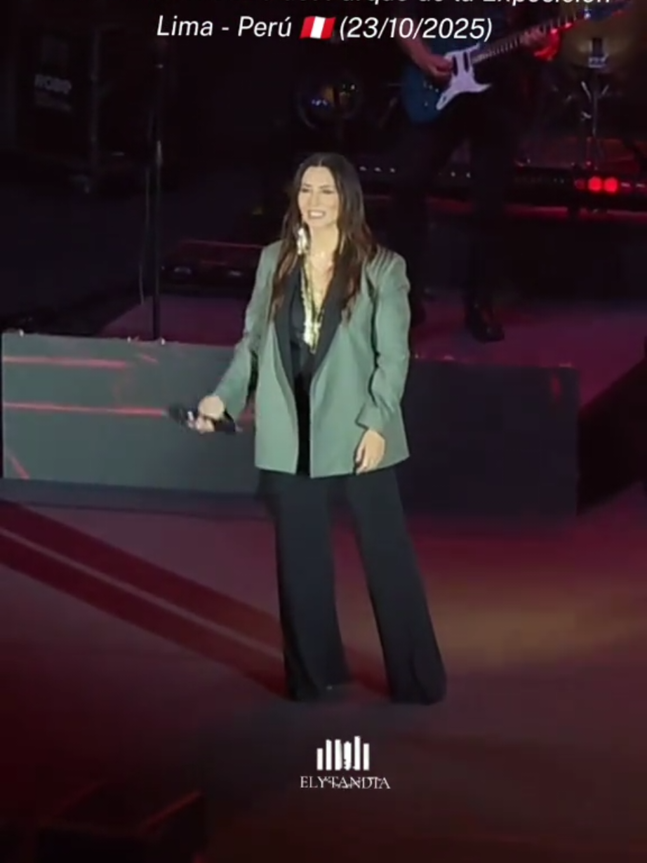 Huele a peligro 🔥 Myriam Hernández 💘 Concierto Anfiteatro del Parque de la Exposición  Lima - Perú 🇵🇪 (23/10/2025) #tiktoklive #livehighlights #myriamhernandez #hueleapeligro #conciertoenlimaperu2025 