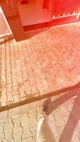 🌮 Taco in Bag – MB Food 🌮 Un concept original signé MB Food ! Tu ramènes ton paquet de chips préféré, et nous on s’occupe du reste 😋 On le transforme en un délicieux taco dans le sac, garni de viande au choix, fromage fondant, sauces gourmandes et garnitures fraîches 🤤 Simple, rapide et ultra savoureux ! 📍Les Sources, en face de Cevital 📞 0554 310 696