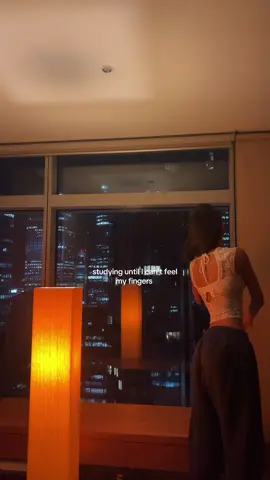 This was meant to be a “study until the sunrise” but I got SO COLD 😭 #study #studytok #stem 