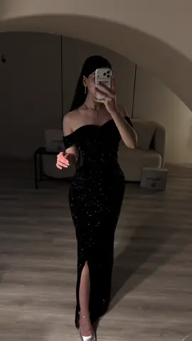 اسم الفستان: الاوركيد اللمعة الاسود #تنفذينا_وتصويرنا_الشخصي #جورجينا #foryou #fyp #explore 