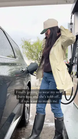 Finally going to wear my barn jacket. I love that this one is coated! Perfect day to break out the rain boots too!  All in my @LTK  #hunterrainboots #barnjacketoutfit @J.Crew @Hunter Boots @H&M 