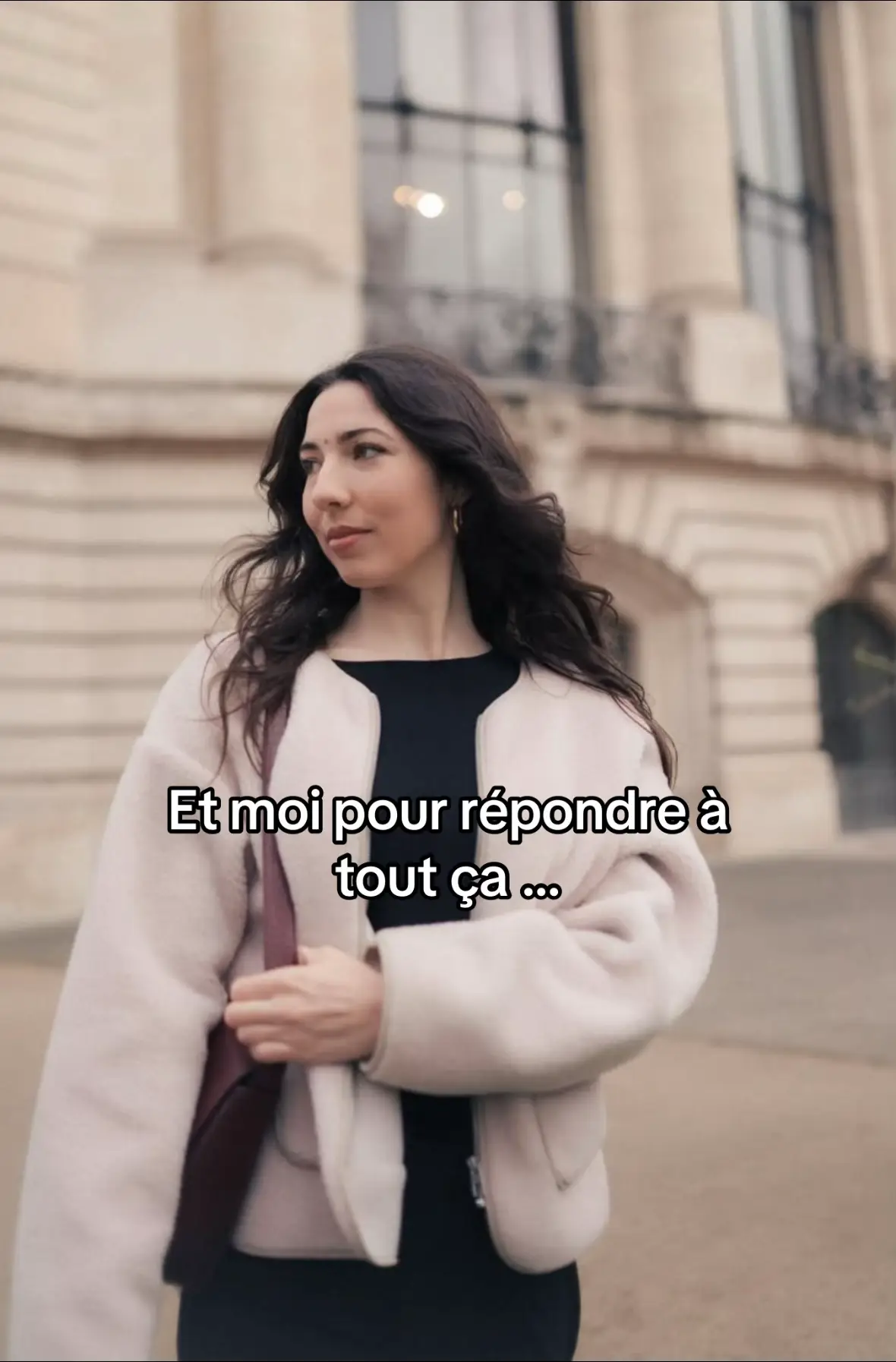 Et moi pour répondre à tout ça , je dois passer d’un monde à l’autre … ❤️ #mumlife #hennaartist #hennaya #henna #maman 